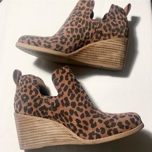 Toms Kallie Wedge Booties Animal Print Size 6